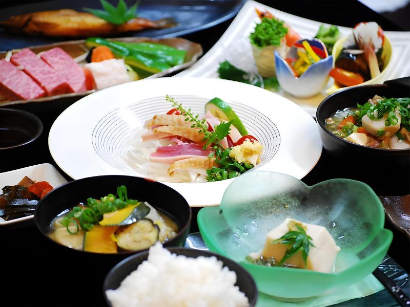 Ryokan Chiisana Oyado Tsuki No Hotaru — restaurant