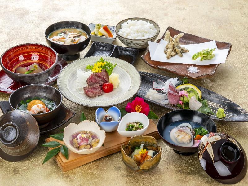 Ryokan Chiisana Oyado Tsuki No Hotaru — restaurant