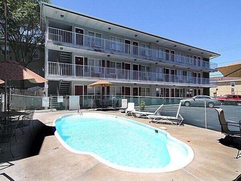 Sea Gem Motel And Apartments image