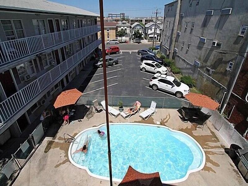 Sea Gem Motel And Apartments image