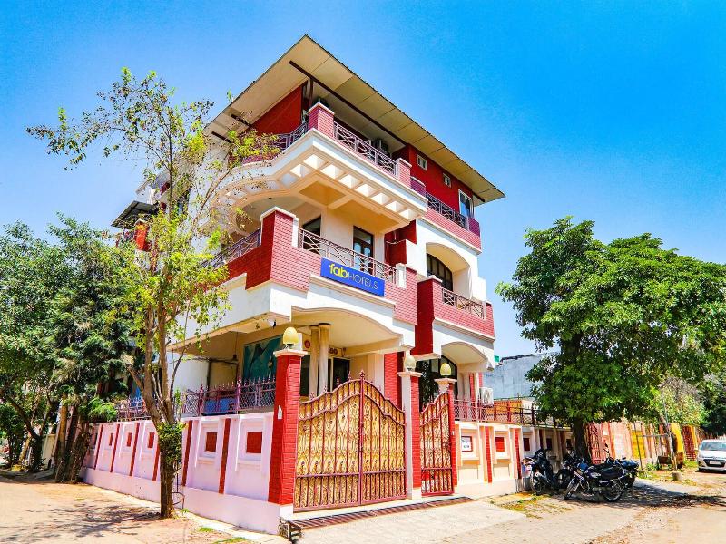 Oyo 76647 Hotel Raka Inn