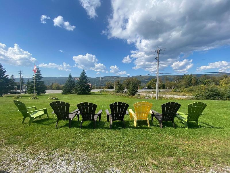 Kelly S View Motel image