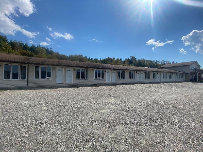 Kelly S View Motel image