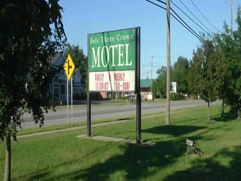 Fels Three Crown Motel image