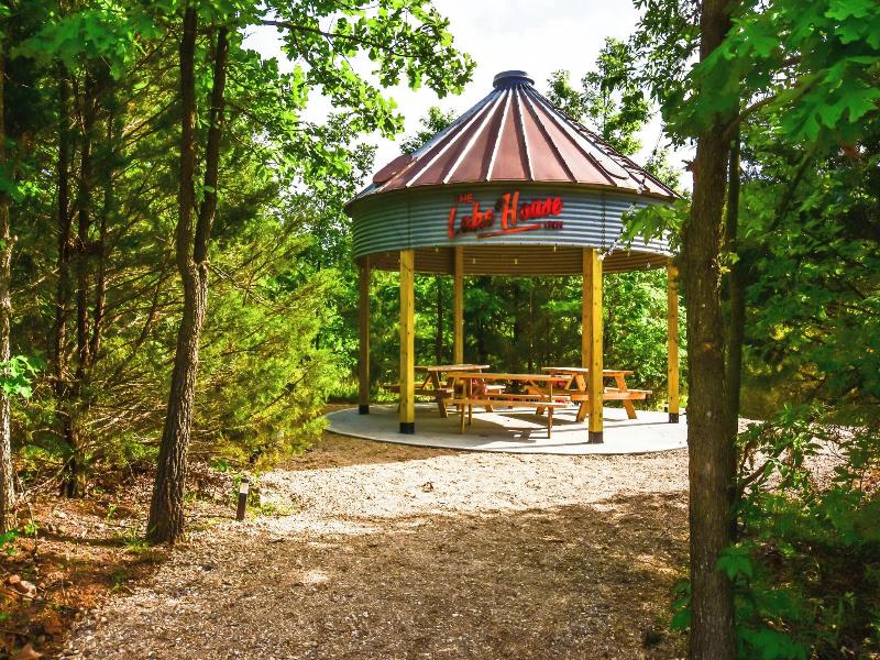 The Lake House Inn