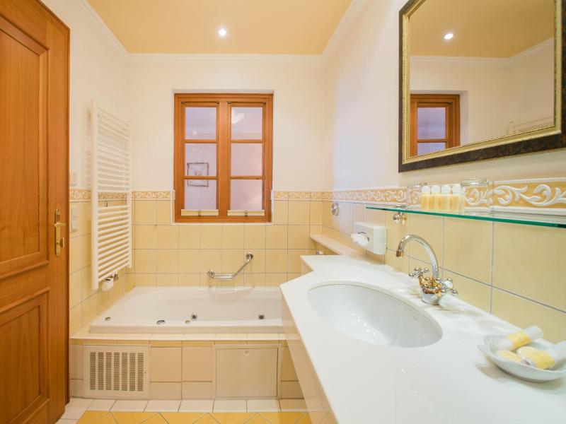 Hotel Alpenschlossl image