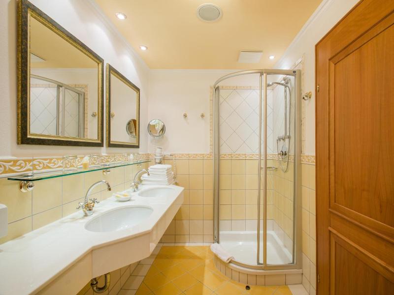 Hotel Alpenschlossl image