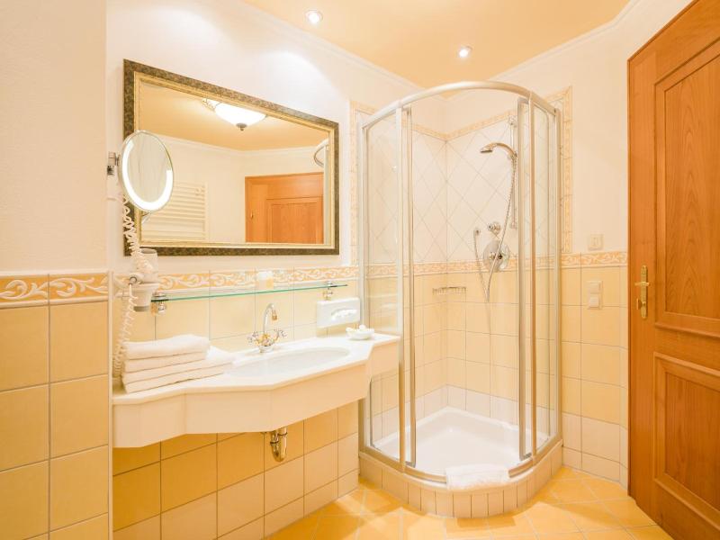 Hotel Alpenschlossl image
