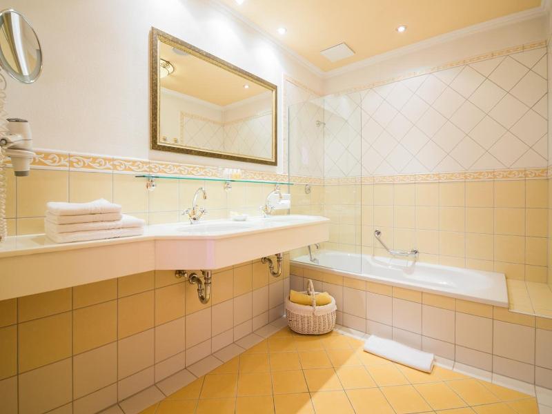 Hotel Alpenschlossl image
