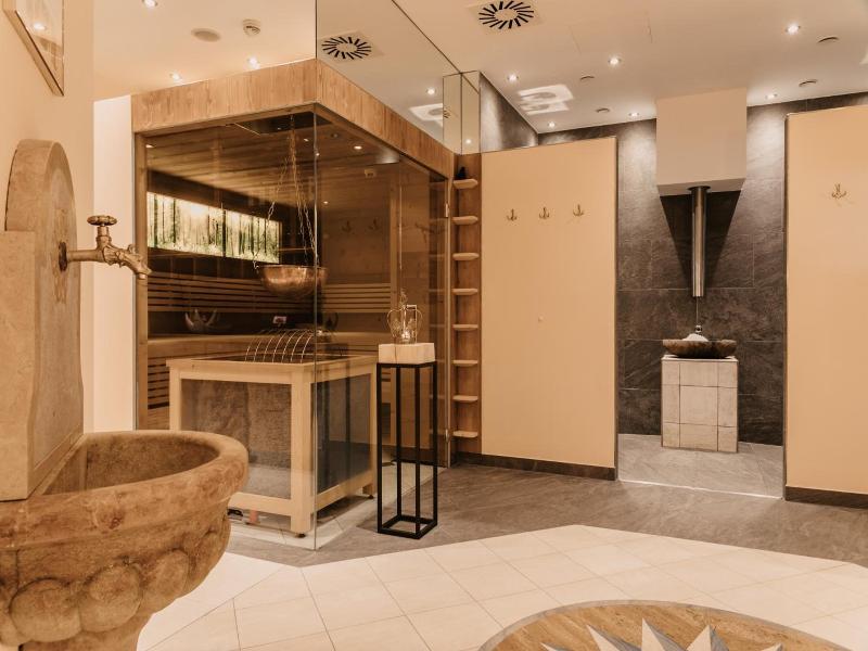 Hotel Alpenschlossl image
