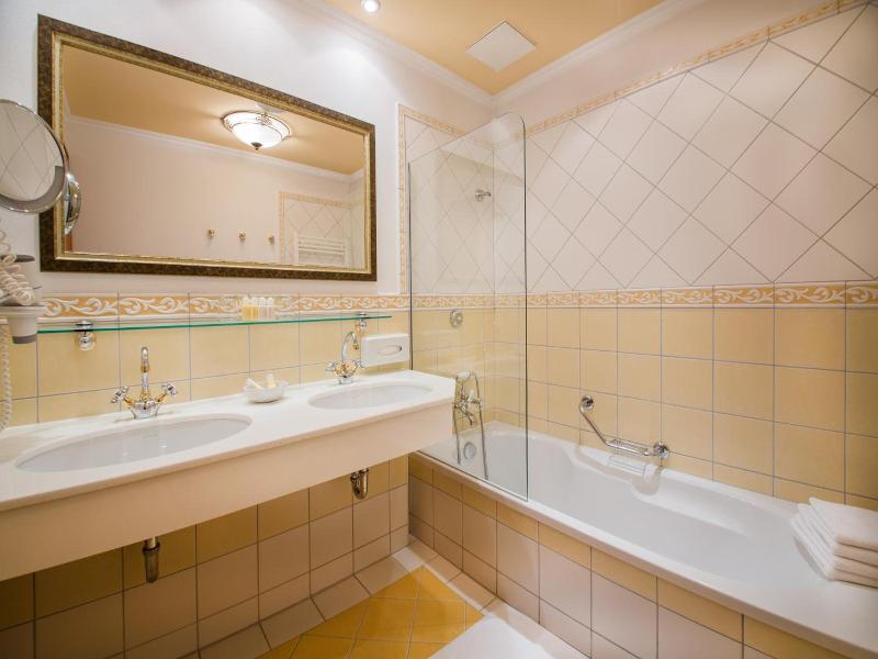 Hotel Alpenschlossl image