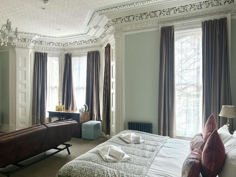 Harpers Boutique Bed And Breakfast image