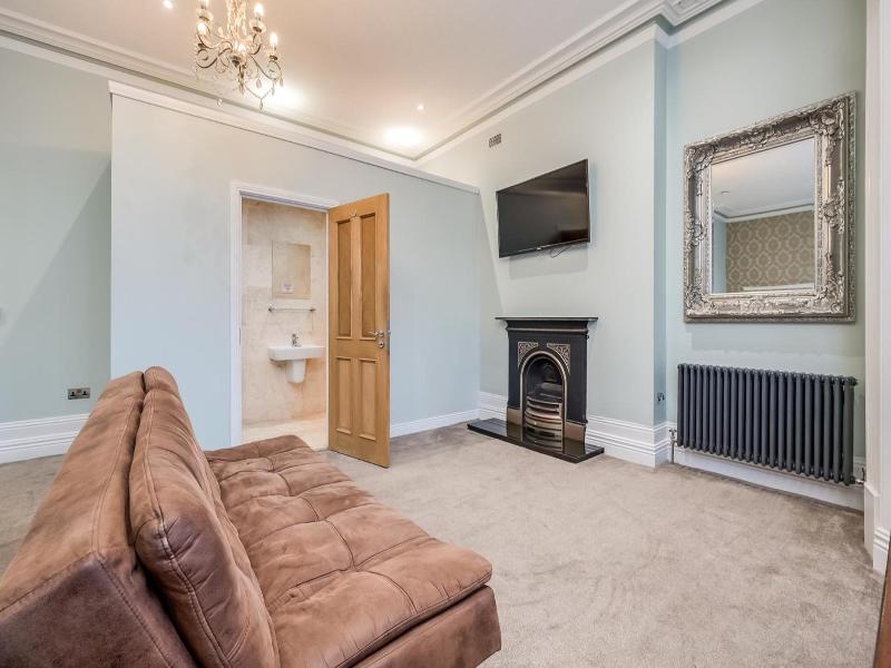 Harpers Boutique Bed And Breakfast image
