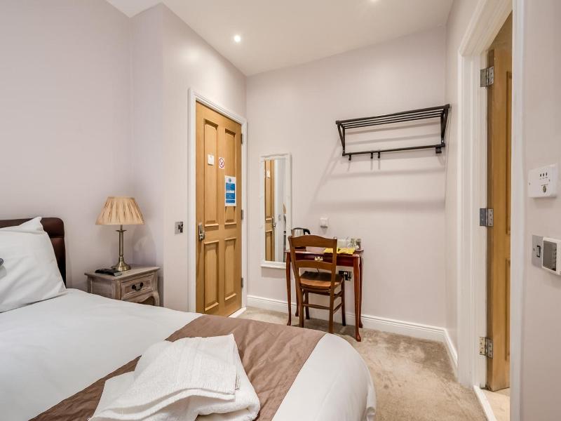 Harpers Boutique Bed And Breakfast image