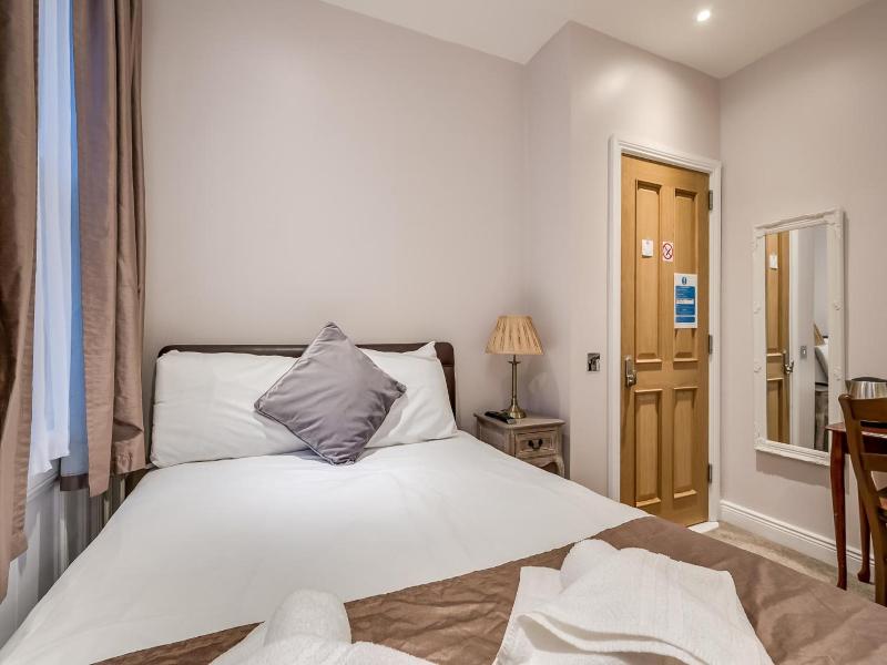 Harpers Boutique Bed And Breakfast image