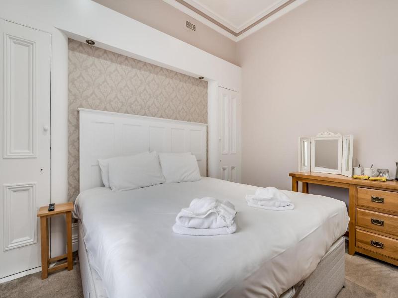 Harpers Boutique Bed And Breakfast image