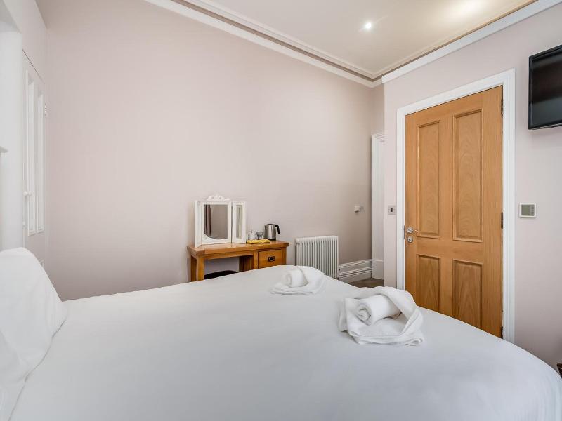 Harpers Boutique Bed And Breakfast image