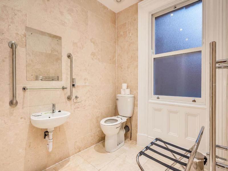 Harpers Boutique Bed And Breakfast image