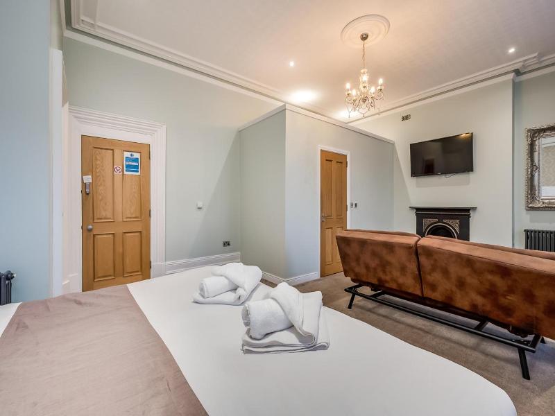 Harpers Boutique Bed And Breakfast image