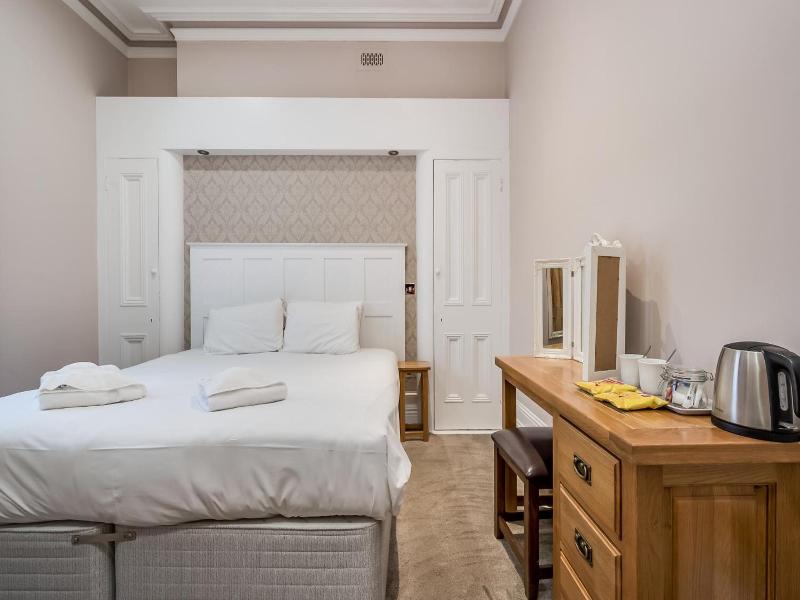 Harpers Boutique Bed And Breakfast image