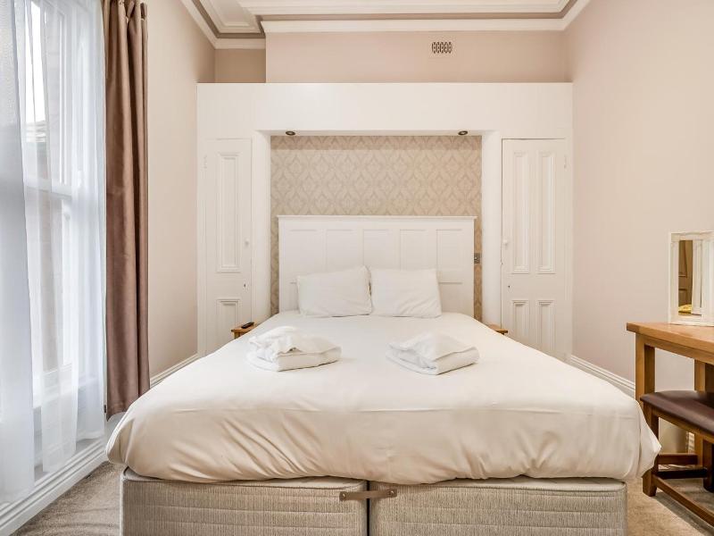 Harpers Boutique Bed And Breakfast image