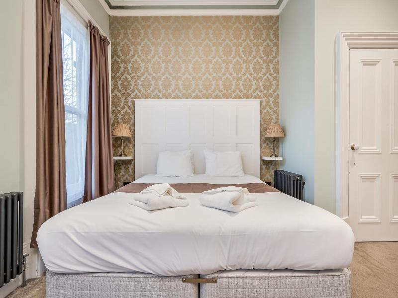 Harpers Boutique Bed And Breakfast image