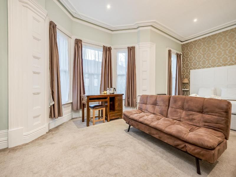 Harpers Boutique Bed And Breakfast image