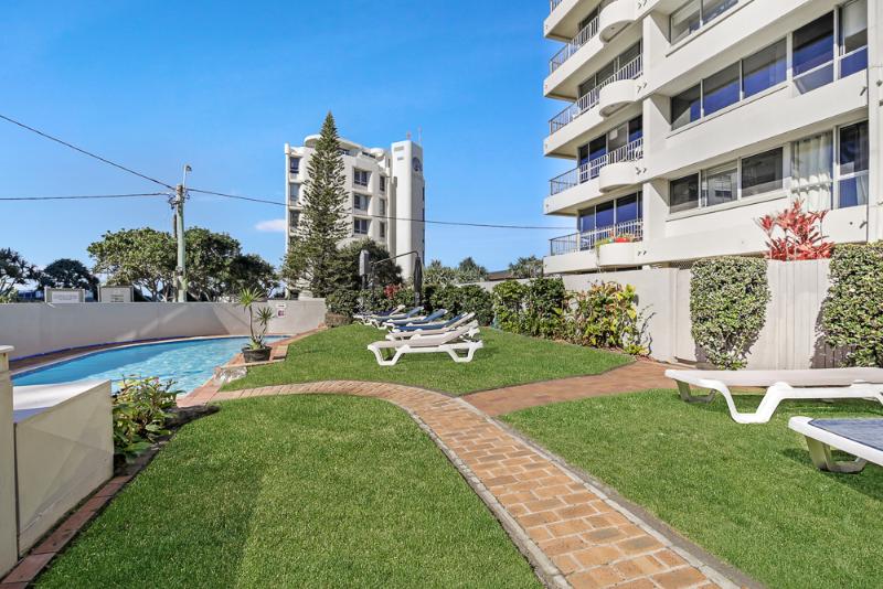 Surfers Chalet Holiday Apartments image