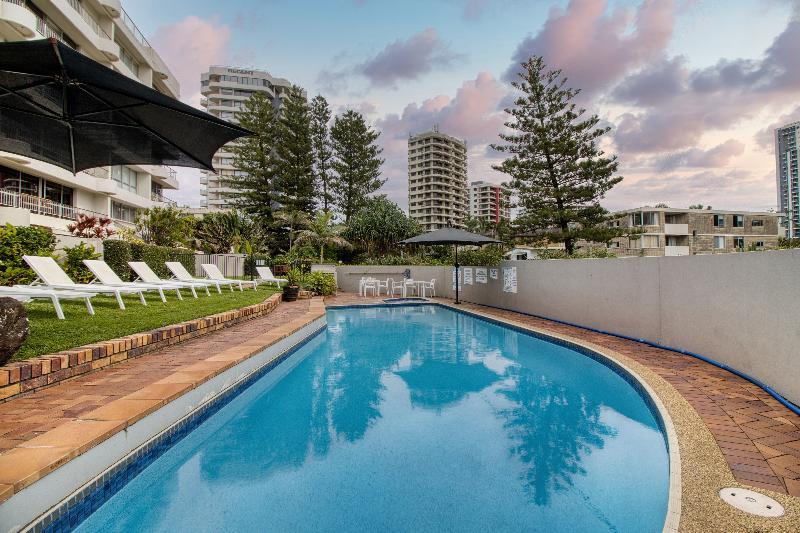 Surfers Chalet Holiday Apartments image