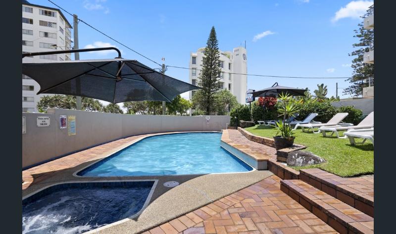 Surfers Chalet Holiday Apartments image