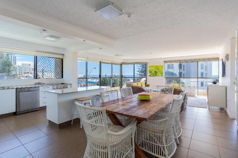 Surfers Chalet Holiday Apartments 4