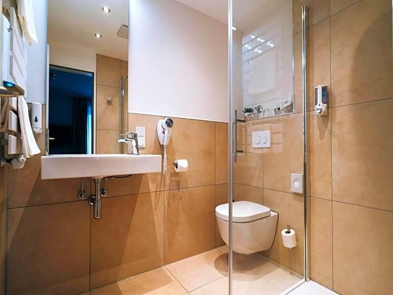 Hotel Engbert image