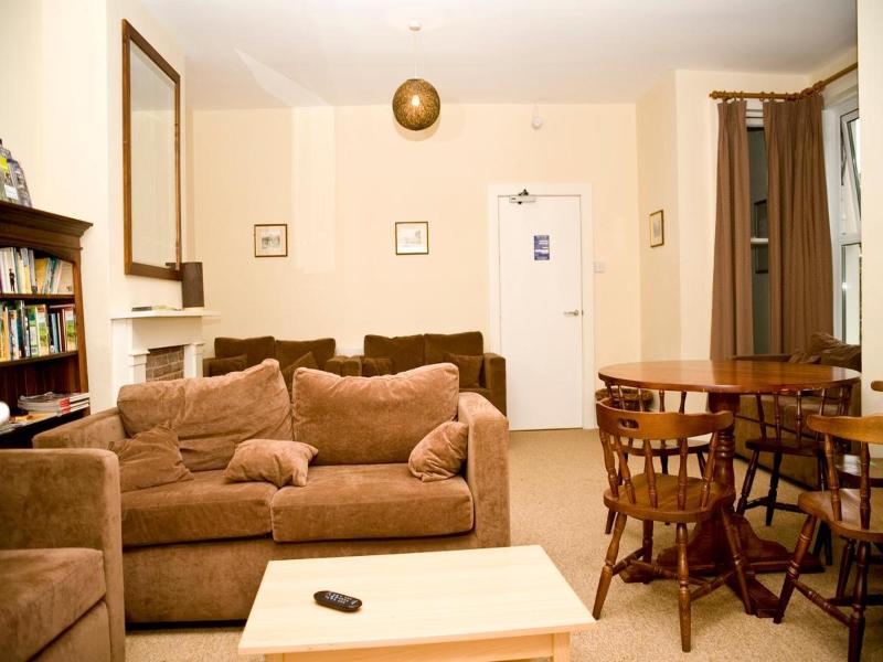 Yha Streatley On Thames image