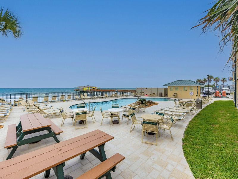 Sunglow Resort 305