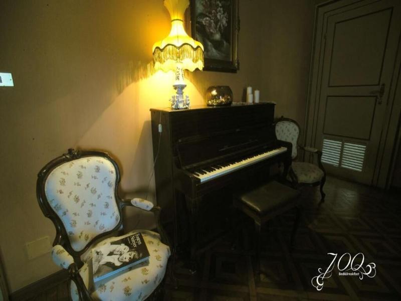 Luxury B B 700 image