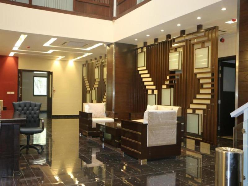 Royaute Luxury image