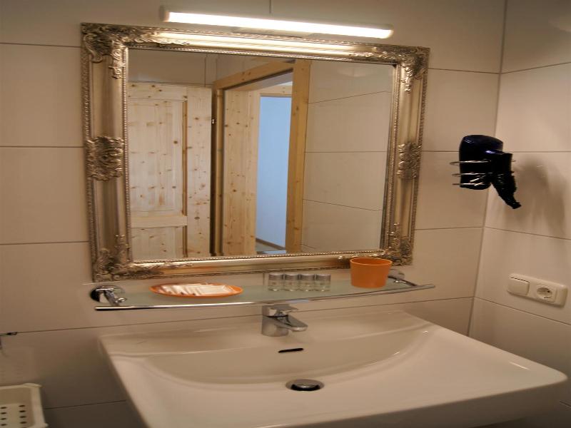 Der Ulmenhof image