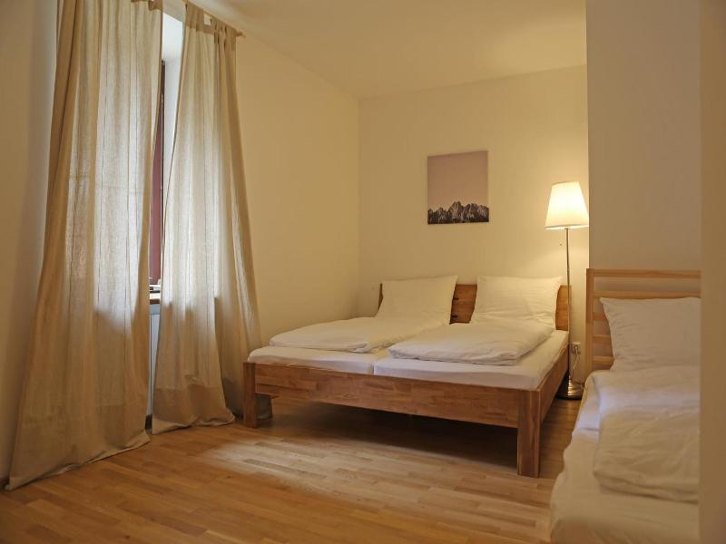 Der Ulmenhof image