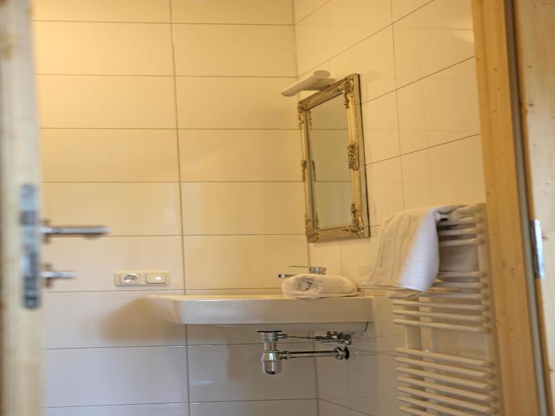 Der Ulmenhof image