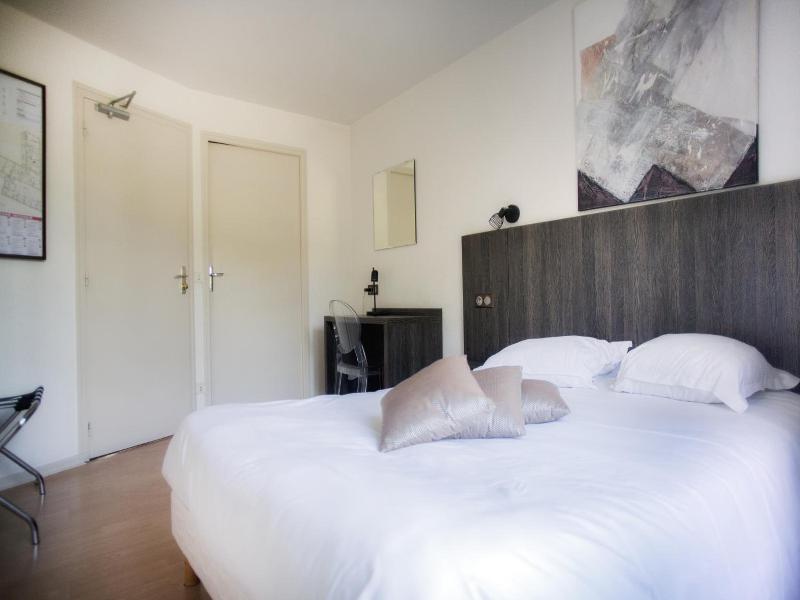 Logis Hotel Le Victor Hugo image