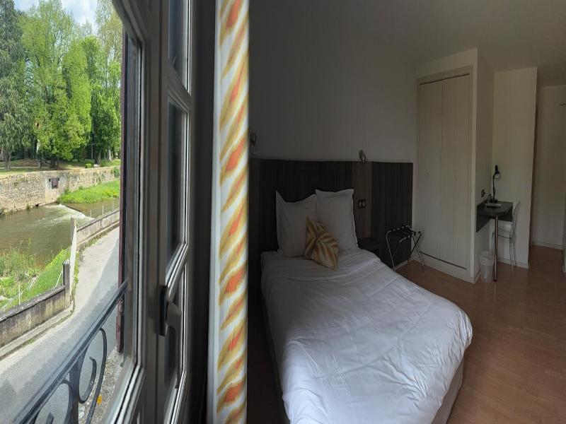 Logis Hotel Le Victor Hugo image