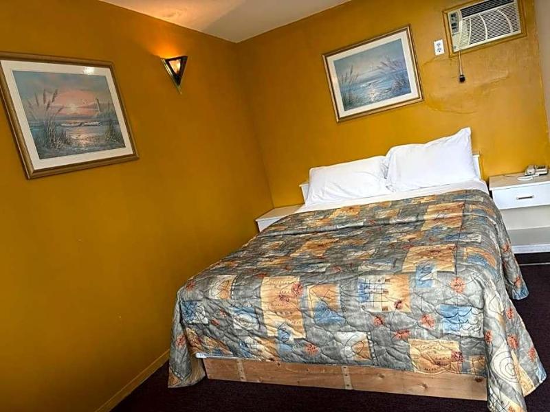 DOUBLE QUEEN BED NON SMOKING — photo 4