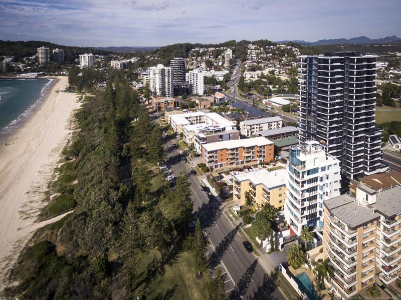 Boardwalk Burleigh Beach image