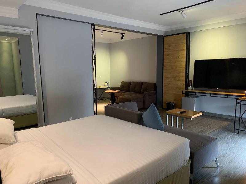 Leon Hotel image