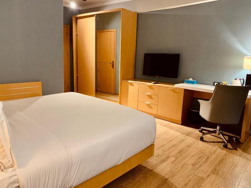 Leon Hotel image