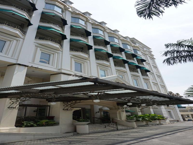 Roosseno Plaza Serviced Apartment image