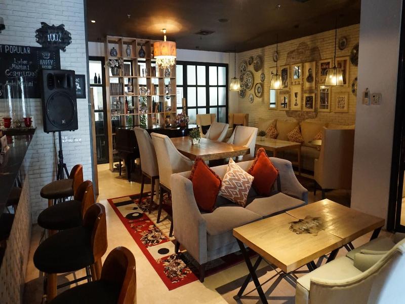 Roosseno Plaza Serviced Apartment image