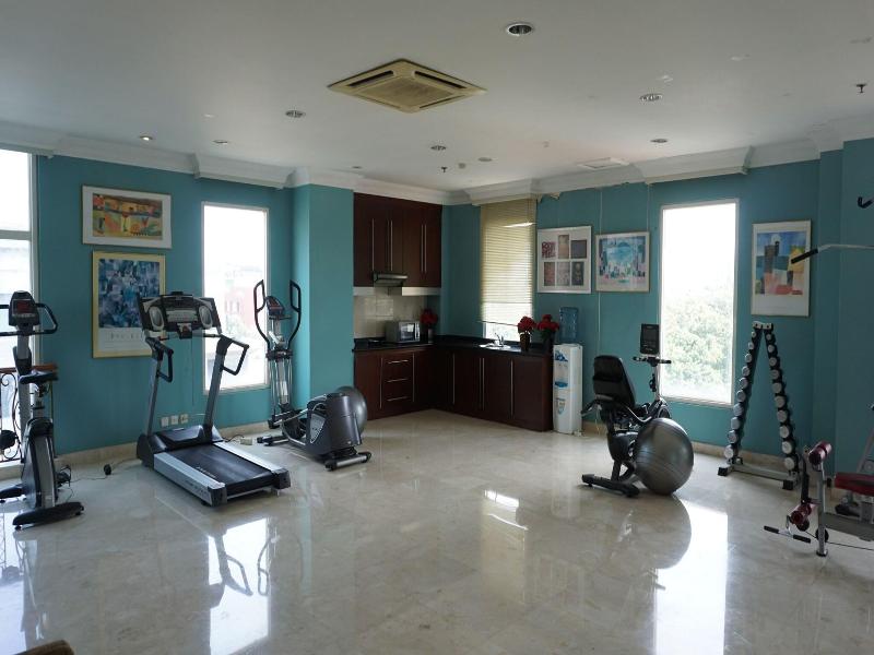 Roosseno Plaza Serviced Apartment image