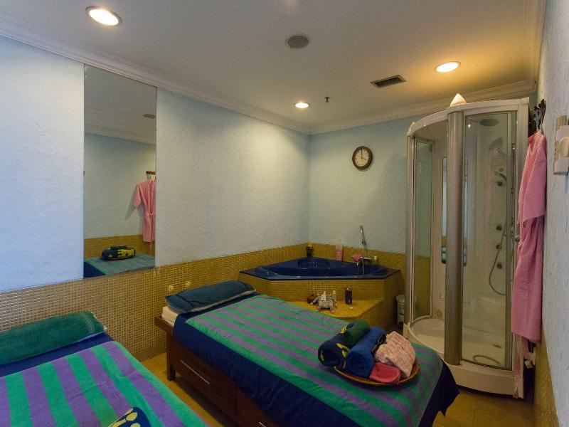 Roosseno Plaza Serviced Apartment image