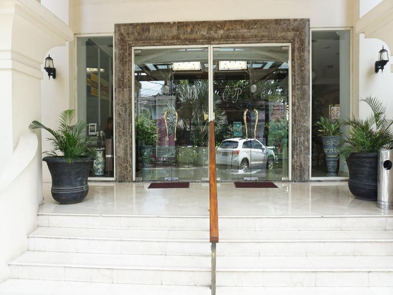 Roosseno Plaza Serviced Apartment image